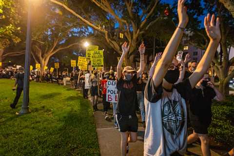 Protesters gather in St. Petersburg on behalf of Daunte Wright