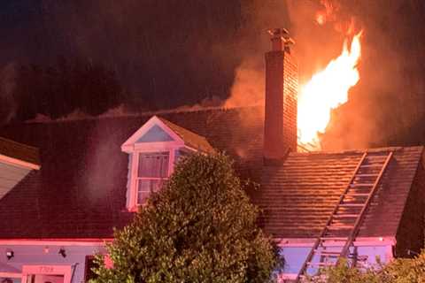 Lightning strikes and ignites fires in Fairfax County