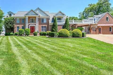 Luxurious, HOA-free living in the Manassas Estate for $ 1.295 million