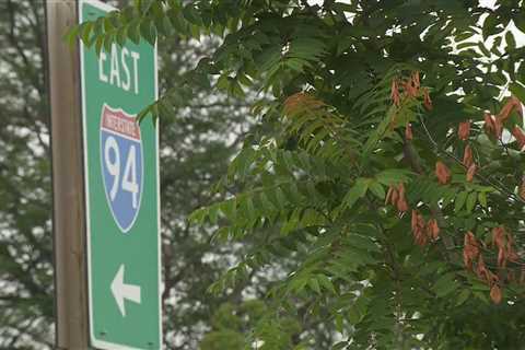 Minor flooding beginning along I-94 in Detroit; drivers urged to use caution as rain continues