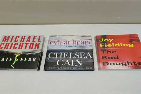 Lot Of 3 Best Selling Authors Hardcover & Softcover Books - Michael Crichton +
