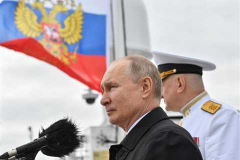 Putin presides over the Russian Navy Day celebrations in St. Petersburg