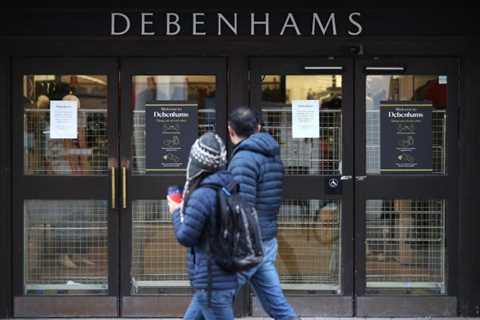 Letter on empty Debenhams unit in Winchester, Hampshire