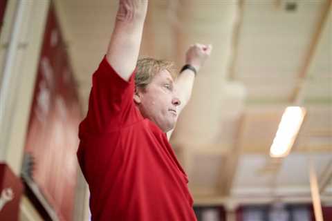 Olympic expertise helps coach Ray Looze advance girls’s swimming in Indiana