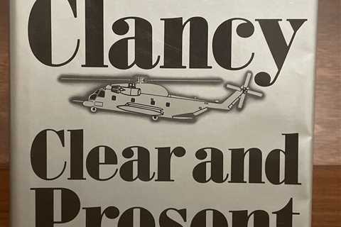 Clear and Present Danger by Tom Clancy  Best Selling author Great Condition