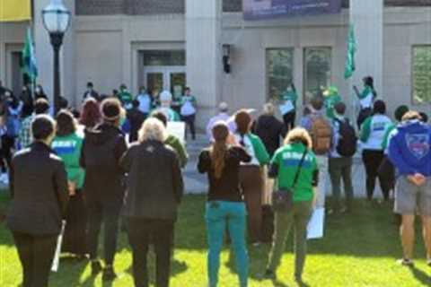 AFSCME members at the University of Minnesota collect for a decent contract