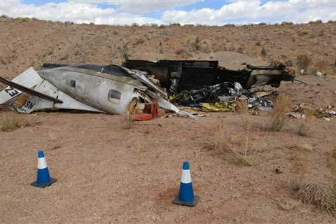 Two killed in a plane crash near Winslow;  Investigated cause