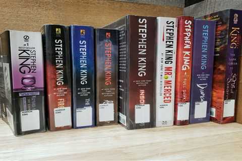 Set of 9 Stephen King Best Selling Paperback Books Lot Ex-library