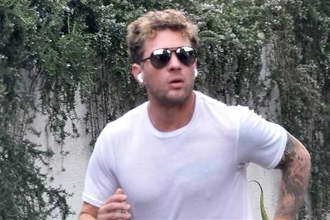 Ryan Phillippe breaks a sweat on an afternoon jog in LA