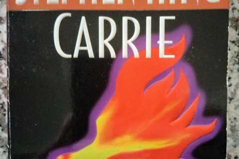 CARRIE, THE #1 BEST SELLING BOOK BY: STEPHEN KING. 1988 PAPERBACK EDITION