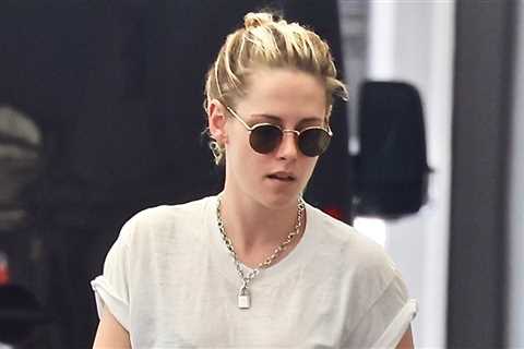 Kristen Stewart keeps things cool and casual while running errands