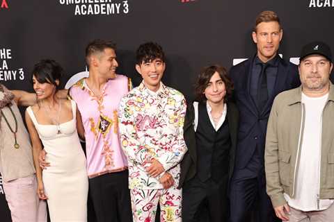 Robert Sheehan, Tom Hopper, Justin H. Min & more arrive on the Umbrella Academy red carpet just days before the premiere.