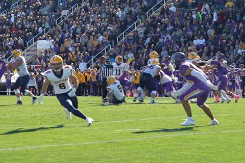 No. 22 Augustana Corrals Mavericks in Mankato