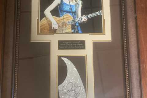 taylor swift signed Guitar Piece From Best Selling fearless