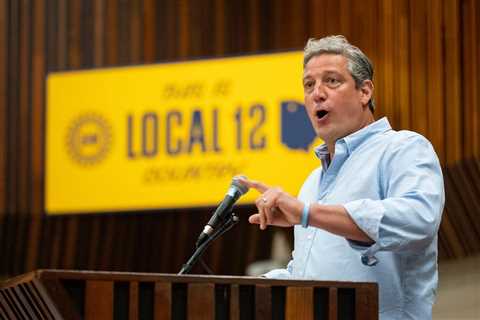 Tim Ryan keeps the pressure on JD Vance in Ohio