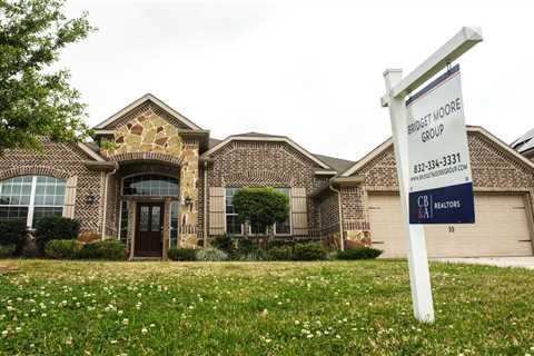 Houston home sales see biggest drop since COVID lockdowns as prices cut buyers out of the market