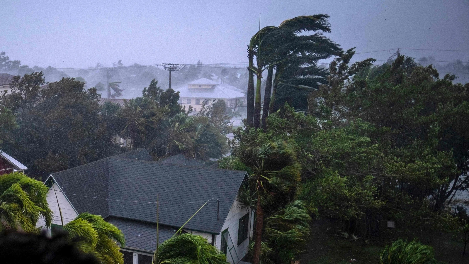 ‘Extremely Dangerous’ Hurricane Ian Makes Landing in Florida |  world news