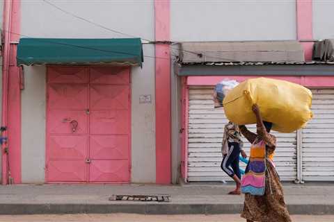 Ghanaian traders are closing shops to protest the deteriorating economy