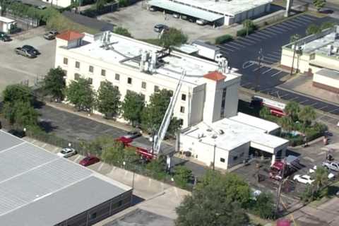 At least 4 people evaluated for injuries after fire breaks out at SW Houston hotel, HFD says