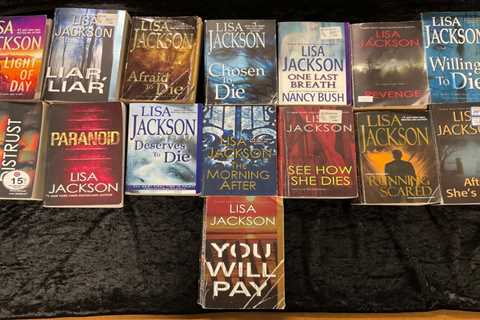 Lisa Jackson PB Lot of 15  Die  Series and Others #1 Best Selling Author