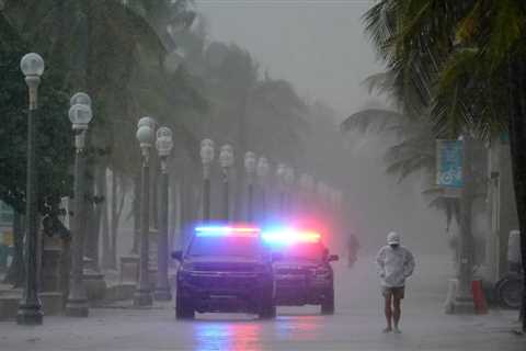 Hurricane Nicole makes landfall: residents evacuate for fear of collapsing buildings |  United States |  news