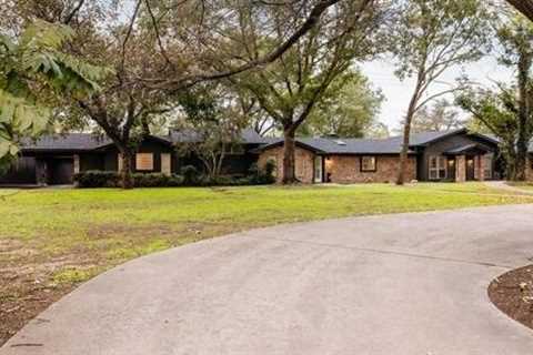 Expensive homes on the market in Waco