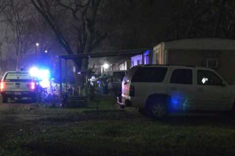 Woman, current and ex-boyfriend hospitalized after domestic fight in north Houston, sheriff says