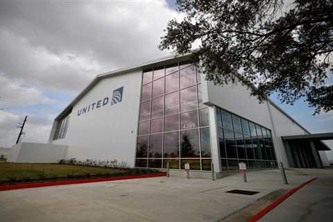 United Airlines opens its largest training facility at Bush Intercontinental Airport – Houston Public Media