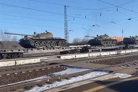 Russian authorities are sending tanks “older than Putin” to the Ukrainian front – •