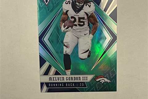 2020 Panini Phoenix Football Melvin Gordon III #27 Green /25 Broncos 🔥