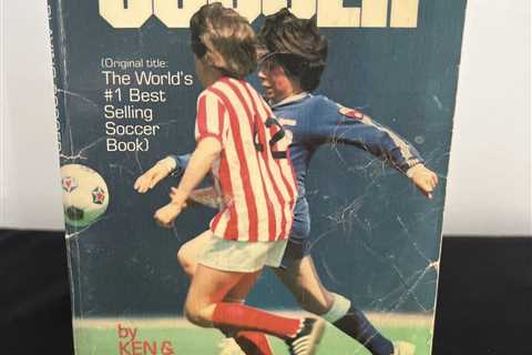 The World's Best Selling Soccer Book - Playing Soccer by Ken Steve Laitin 1979