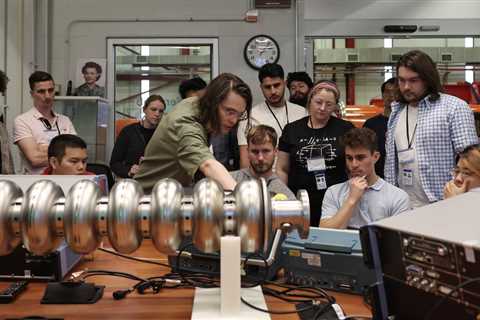 Quantum information science school launches at Fermilab