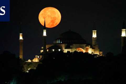 This time the supermoon is also a “blue moon” – •