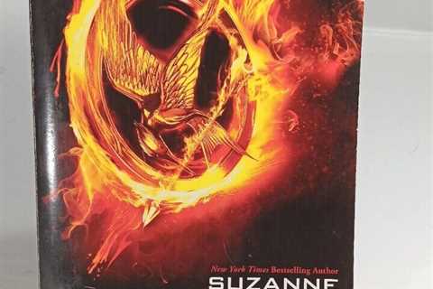 Hunger Games Suzanne Collins #1 New York Best Selling Author