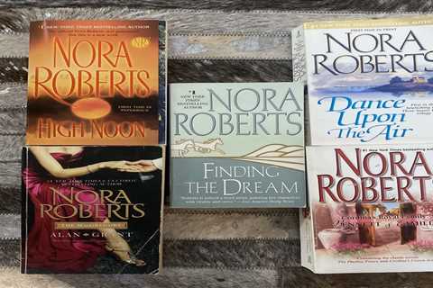 Nora Robert’s ~Lot of 5, Romance Paperbacks NYT Best Selling Author 🩷📚