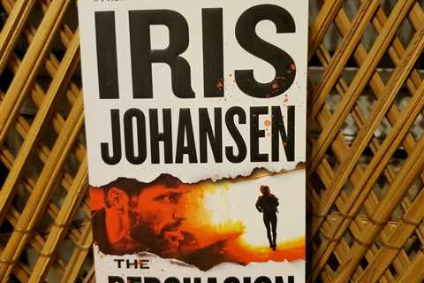 IRIS JOHANSEN THE PERSUASION PAPERBACK NY TIMES BEST SELLING AUTHOR NEVER USED