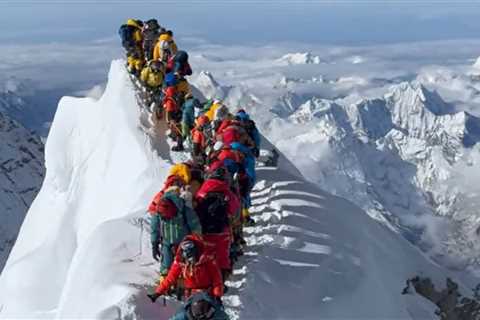 Mount Everest guide recalls horror: overcrowding, snow cornice collapse | Watch video | World news