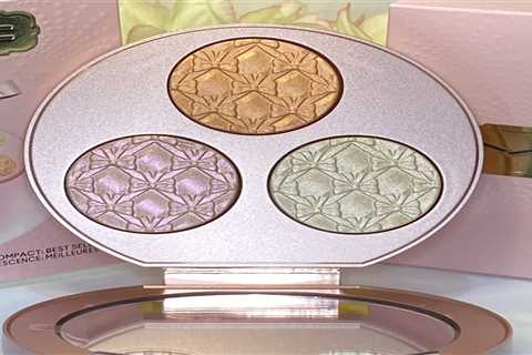 MAC Bubbles Bows Effervescence Extra Dimension Face Compact: Best Sell NIB Free