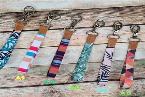 🔥BEST SELL🔥 Wristlet Keychain Lanyard Gift for Lovers and Friend, Key Holder