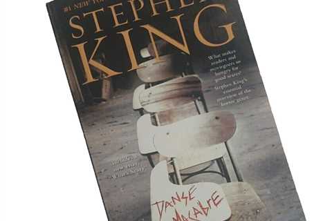 Stephen King Danse Macabre Paper Back New York Times Best Selling Author