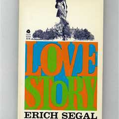 Vintage 1977 LOVE STORY Erich Segal Paperback Book PB Best-selling Romance Novel